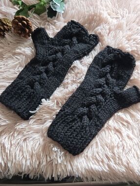 NEW Black Cable Handknit Fingerless Gloves Mittens Cable pattern